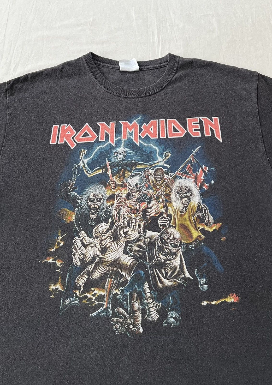 Band Tees Vintage 2000s Iron Maiden Best of the Beast Black T-shirt Size US L / EU 52-54 / 3 - 5 Thumbnail