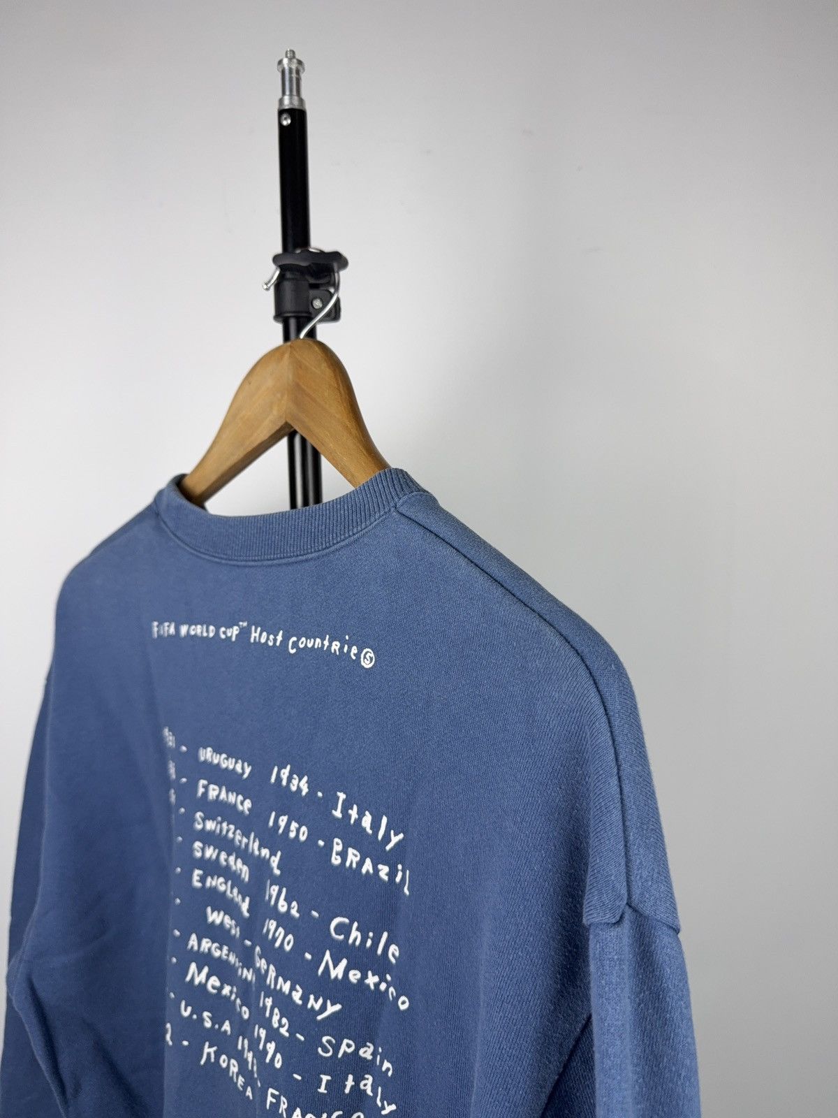 Vintage Vintage FIFA World Cup 2002 Korea Japan Crewneck Sweatshirt Size US M / EU 48-50 / 2 - 12 Thumbnail