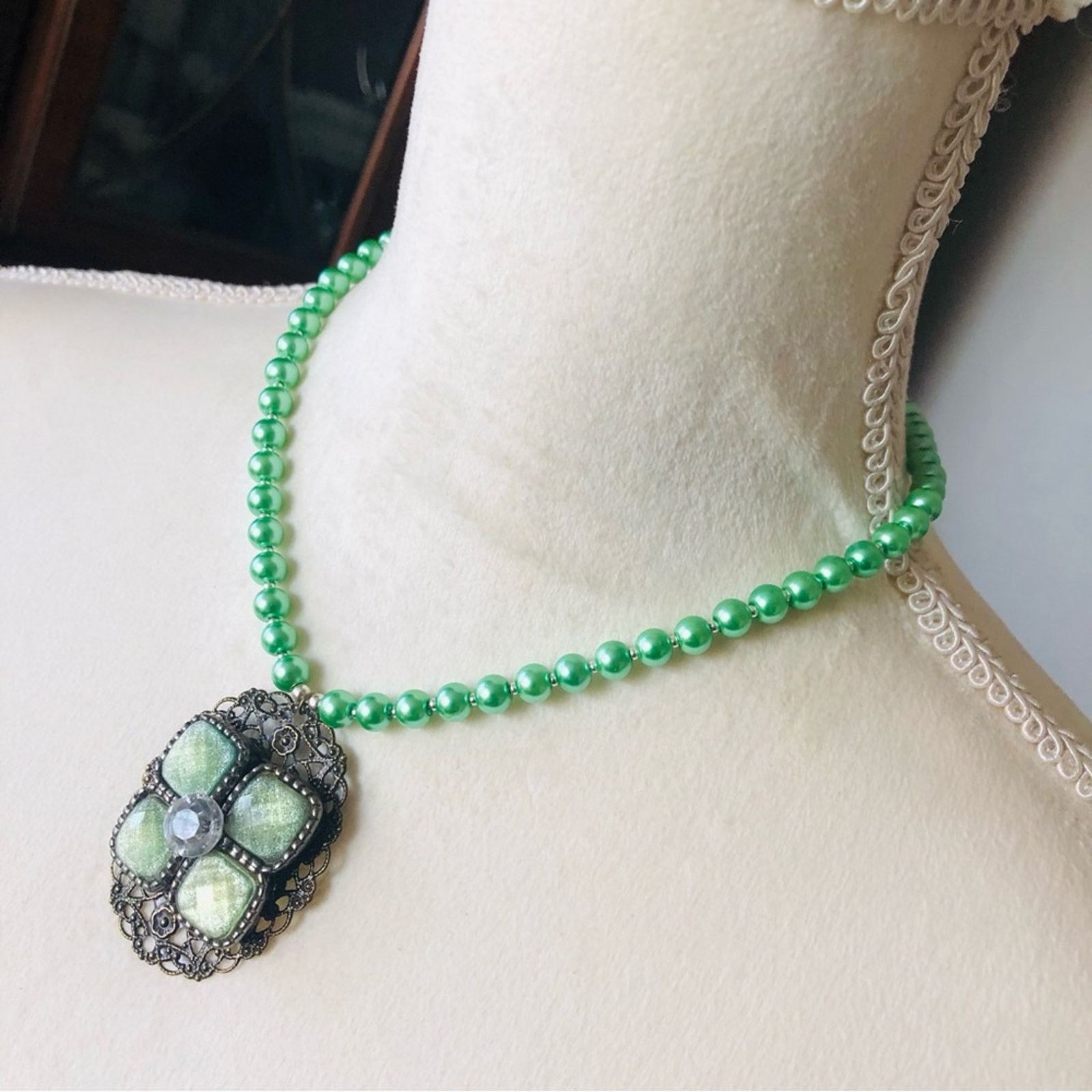 Handmade Handcrafted repurpose speckle green glass Pearl necklace Size ONE SIZE - 5 Thumbnail