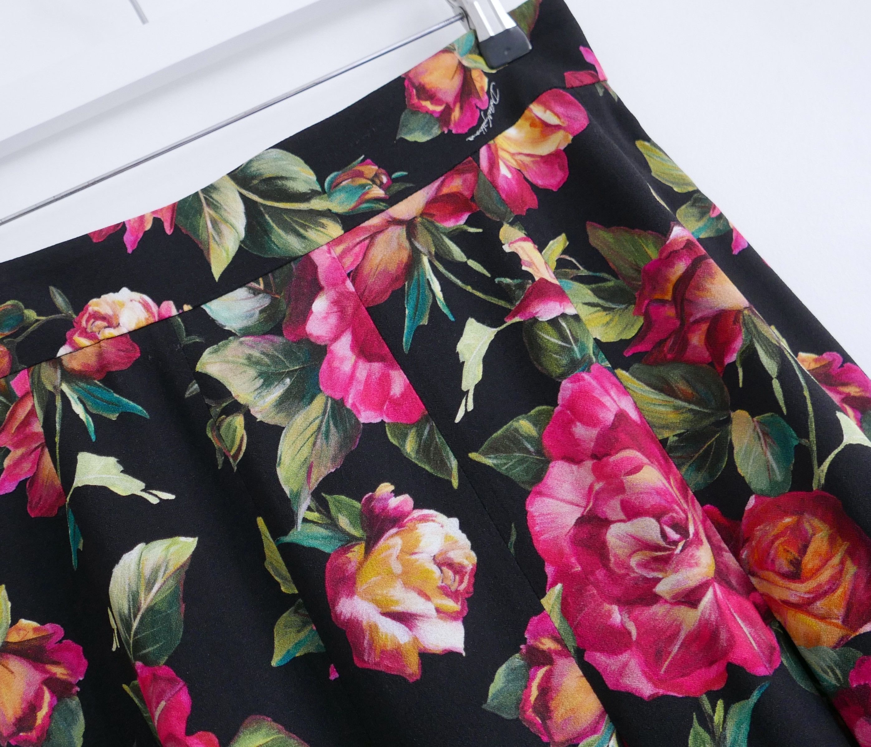 Dolce & Gabbana Dolce & Gabbana pleated rose print skirt Size 27" / US 4 / IT 40 - 3 Thumbnail