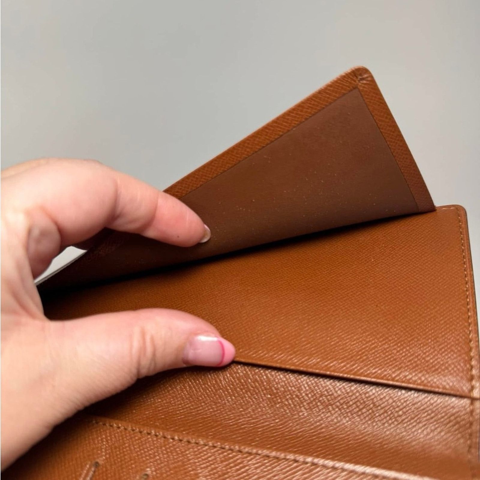 Louis Vuitton Louis Vuitton Monogram Porte Valeurs Cartes Wallet/Passport Size ONE SIZE - 13 Thumbnail