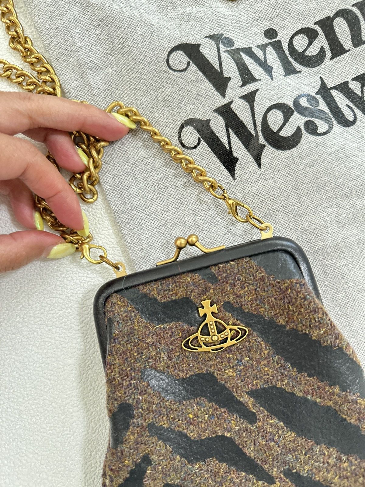 Vivienne Westwood NWOT Authentic Vivienne Westwood black in tiger chain purse Size ONE SIZE - 3 Thumbnail
