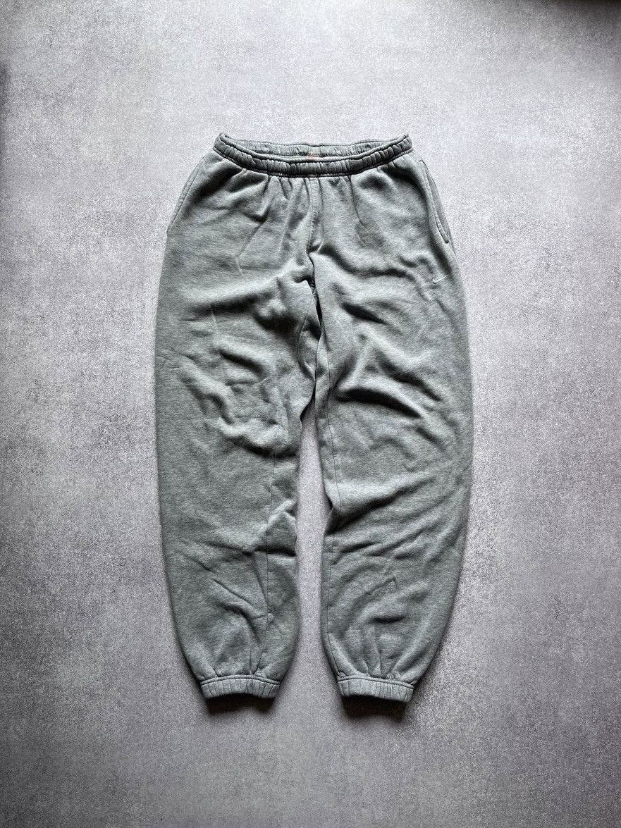 Nike × Vintage Vintage Nike Swoosh Baggy Sweatpants Y2K S Size US 31 - 1 Thumbnail