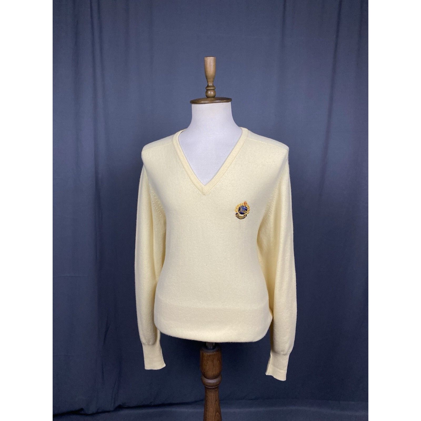 Burberry Burberry Big Logo Vintage Men's Yellow Wool V-Neck Sweater S Size US M / EU 48-50 / 2 - 2 Thumbnail