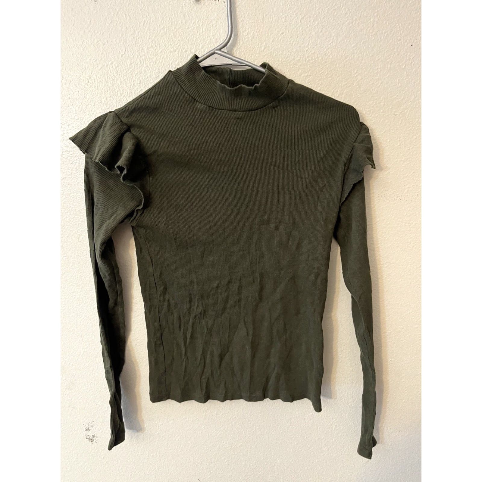 Zara Womens Zara Trafaluc Green Ribbed Mock Neck Ruffled Shoulder Top L Size L / US 10 / IT 46 - 2 Thumbnail