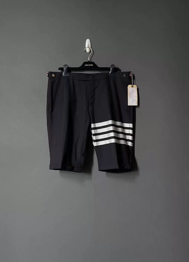 Thom Browne Thom Browne size4 Wool suit shorts Size US 28 / EU 44 - 1 Thumbnail