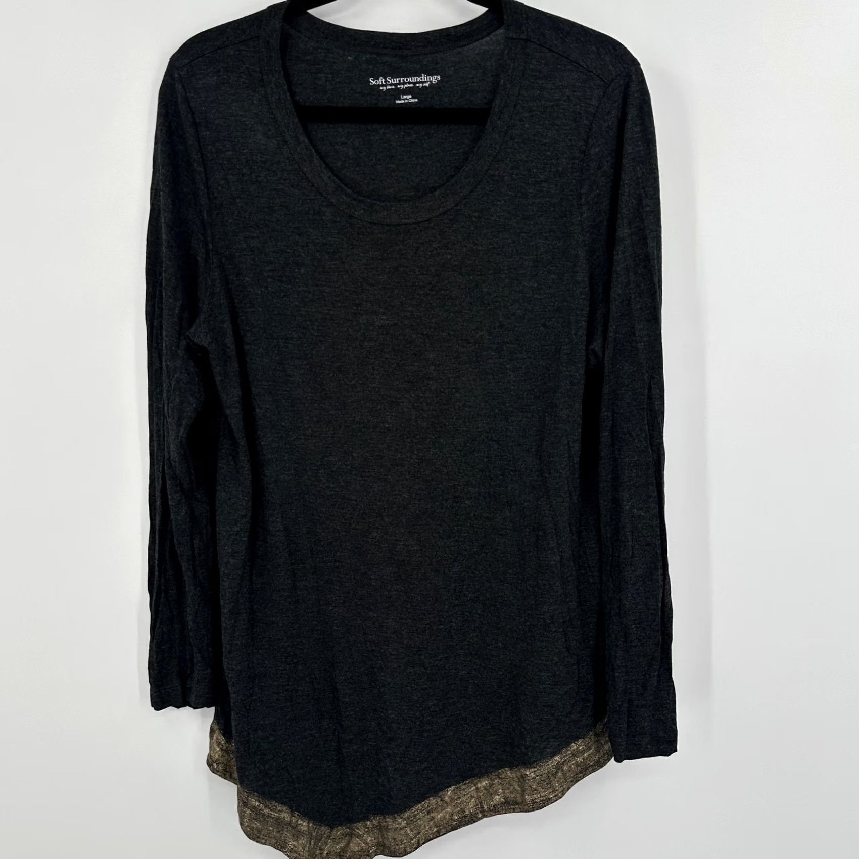 Soft Surroundings VINTAGE Soft Surroundings Blouse Womens Large Black Long Sleeve Gold Hem Pullover Top Size L / US 10 / IT 46 - 2 Thumbnail