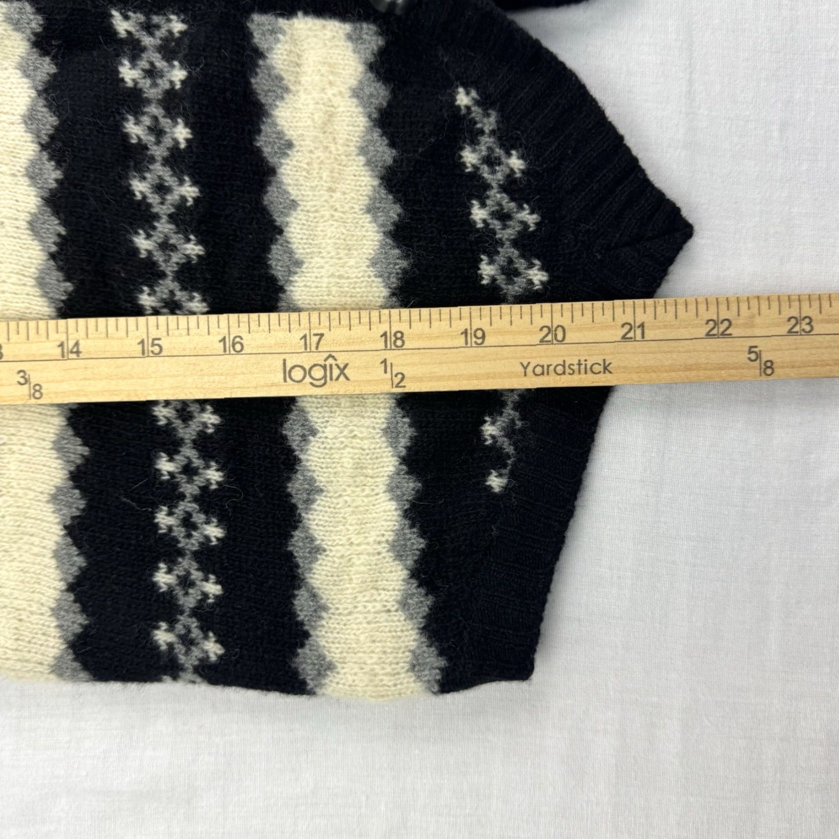 Vintage VINTAGE Chaus Sweater Vest Button Up Womens Medium Striped Black 100% Lambswool V Neck Casual Size M / US 6-8 / IT 42-44 - 4 Thumbnail