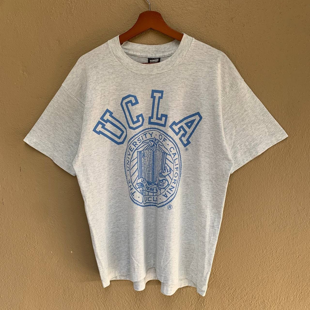 Vintage Vintage 90s UCLA Big Logo T-shirt Size US L / EU 52-54 / 3 - 1 Thumbnail