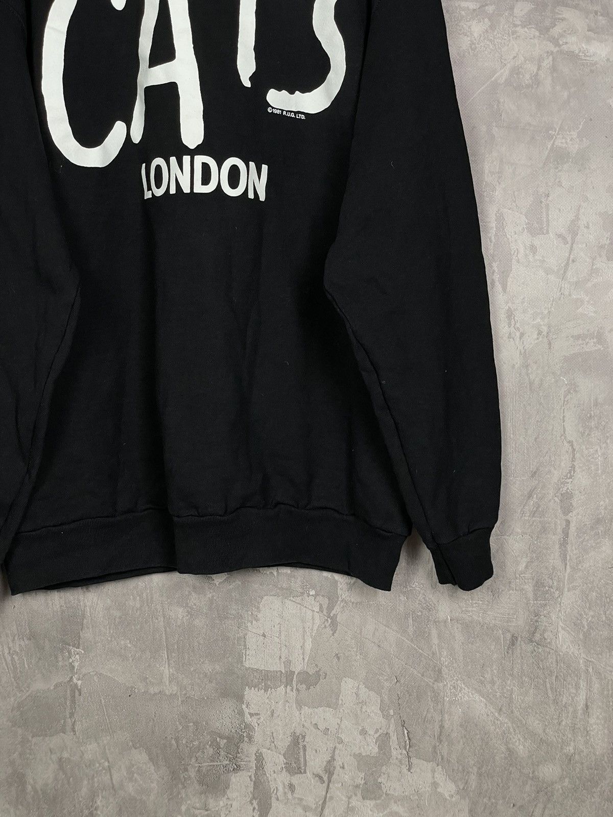 Band Tees × Vintage Cats London opera 80’s 1981 Avant Garde Cutie Sweatshirt Size US XL / EU 56 / 4 - 6 Thumbnail