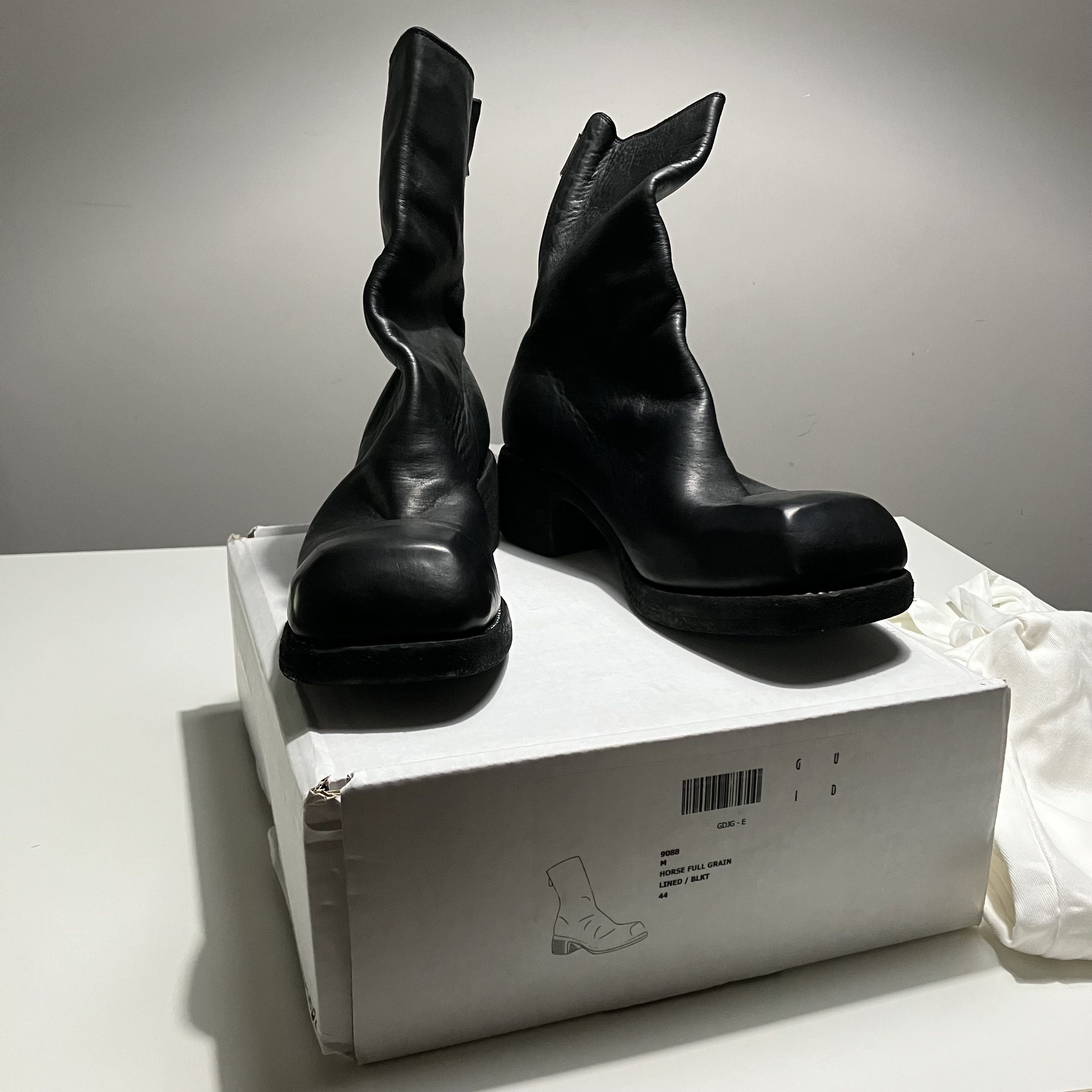 Image of Guidi 9088 Square-Toe Horse Leather Back-Zip Ankle Boots in Black, Men's (Size 11)