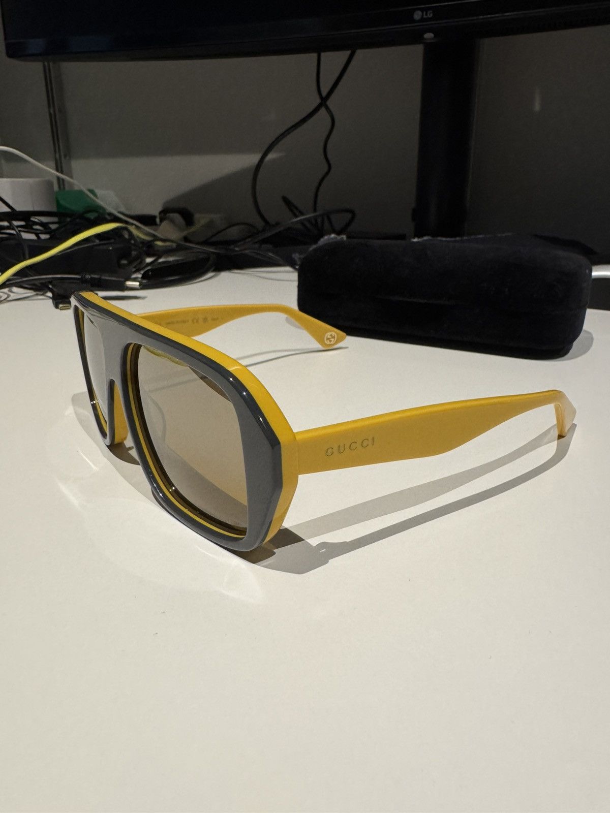 Gucci Cool yellow and grey gucci sunglasses Size ONE SIZE - 2 Thumbnail