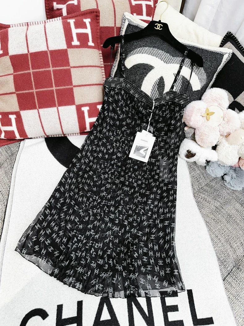 Other Chanel 20p spring and summer preview full logo black and w Size XS / US 0-2 / IT 36-38 - 1 Thumbnail