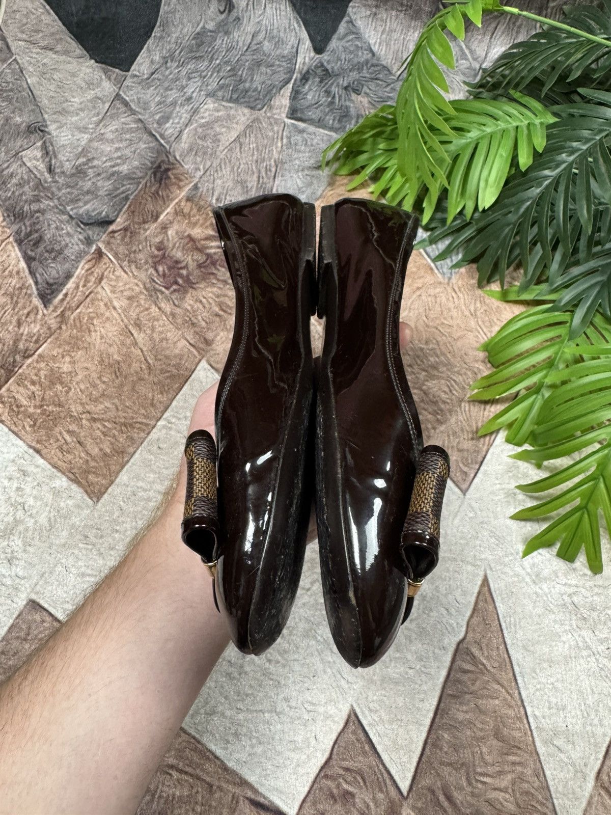 Louis Vuitton Louis Vuitton Brown Patent Leather ballet flats size 41 Size US 11 / IT 41 - 21 Thumbnail