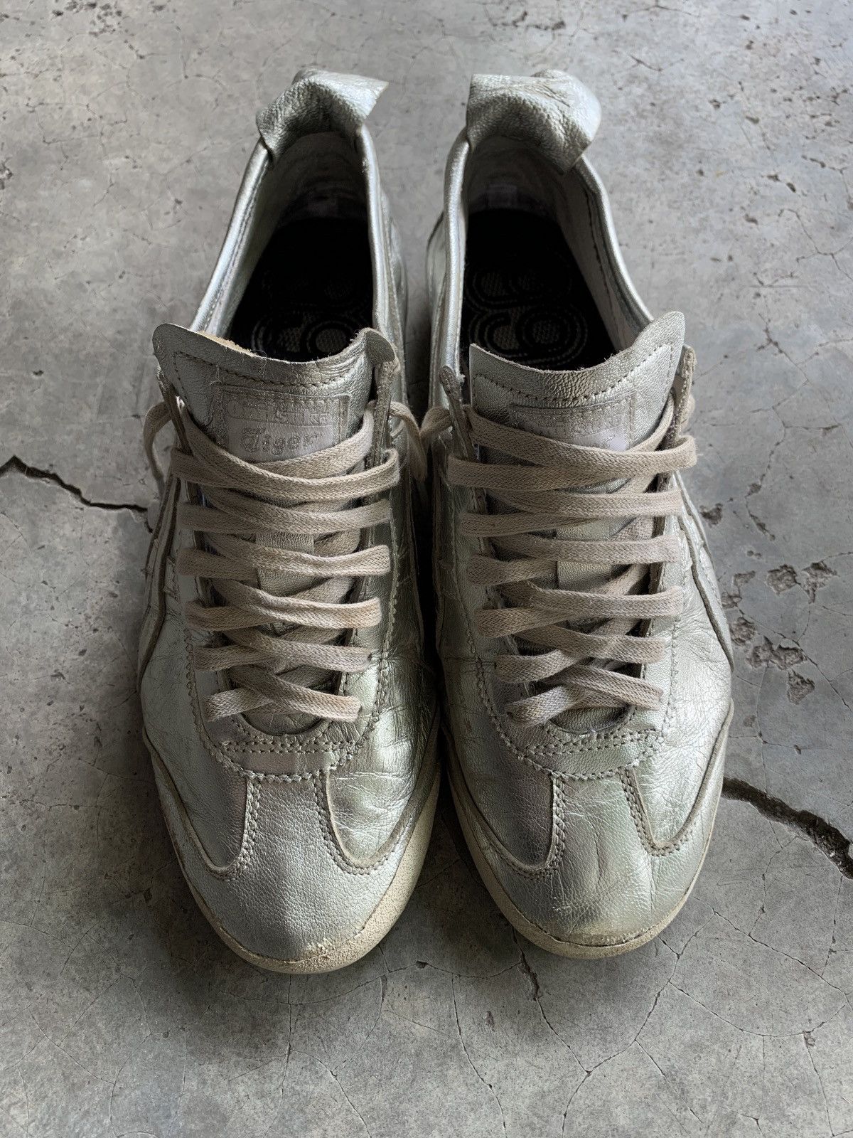 Onitsuka Tiger Thrashed Onitsuka Tiger Mexico 66 Silver Low-Top Sneaker Size US 9 / EU 42 - 6 Thumbnail