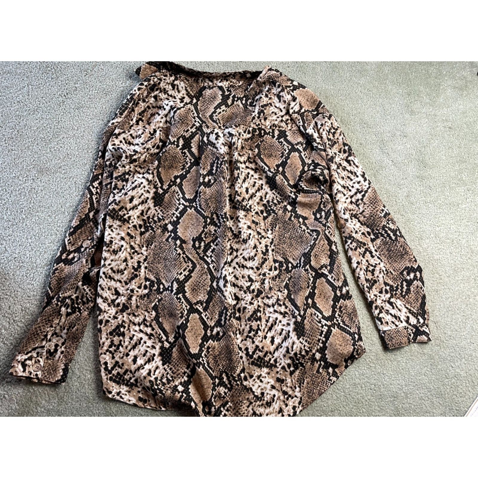 Skin Entro Shirt Women Size Small Tan Black Button Up Snake Skin Pattern Pockets Size S / US 4 / IT 40 - 2 Thumbnail