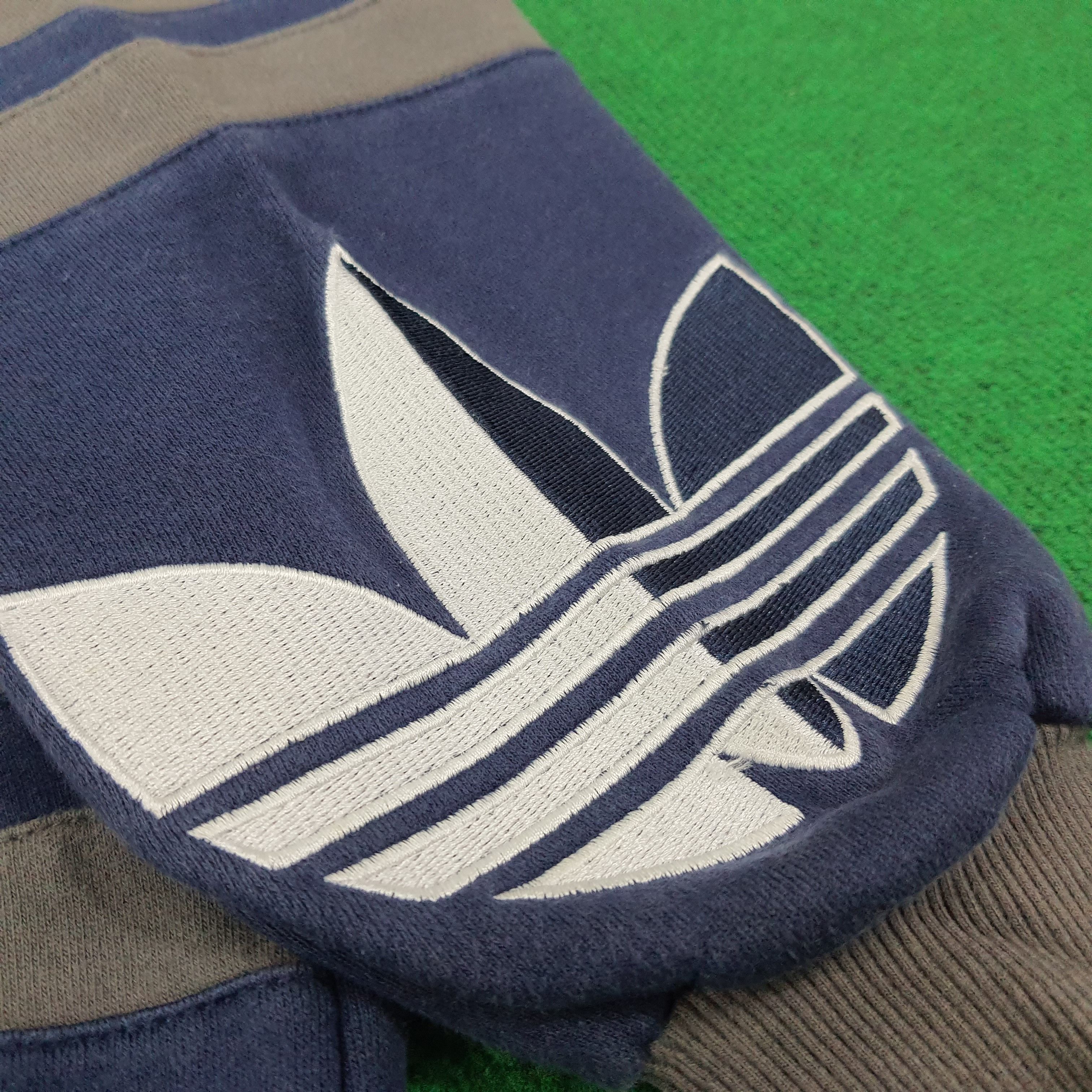 Adidas Vintage Adidas Three Stripes Retro Logo Sweatshirt C256N20 Size US M / EU 48-50 / 2 - 3 Thumbnail