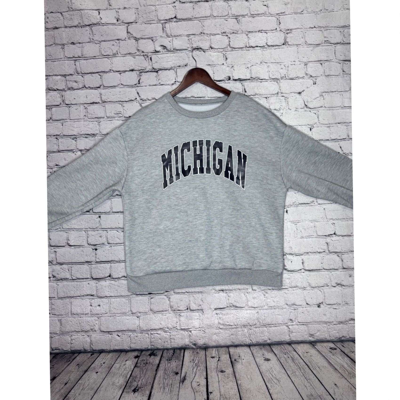 Vintage Michigan Wolverines Crewneck Sweatshirt Gray Mens Pullover Classic Comfort XL Size US XL / EU 56 / 4 - 2 Thumbnail