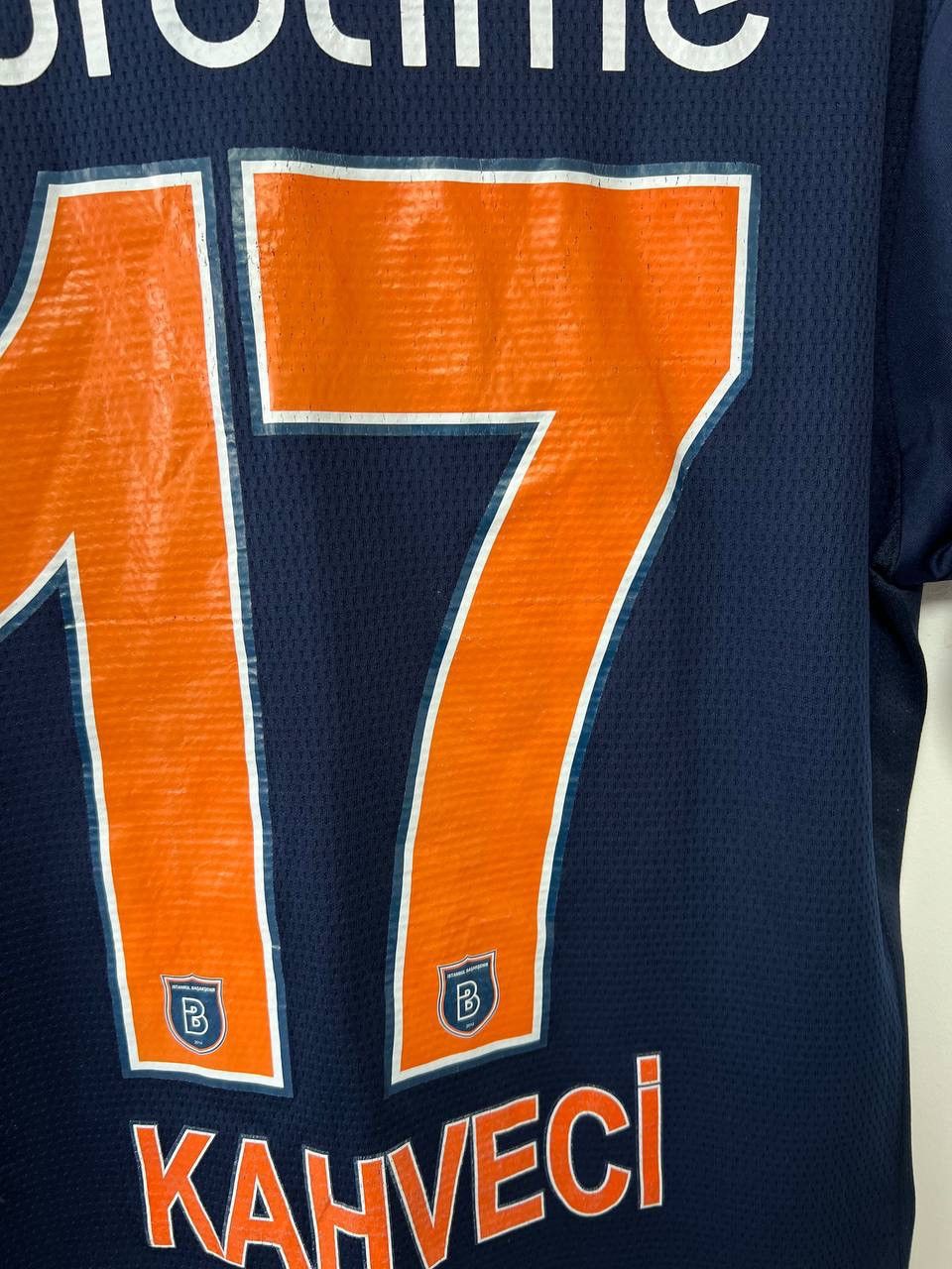 Other Istanbul Basaksehir #17 Kahveci Jersey Football Shirt sz L Size US L / EU 52-54 / 3 - 14 Thumbnail