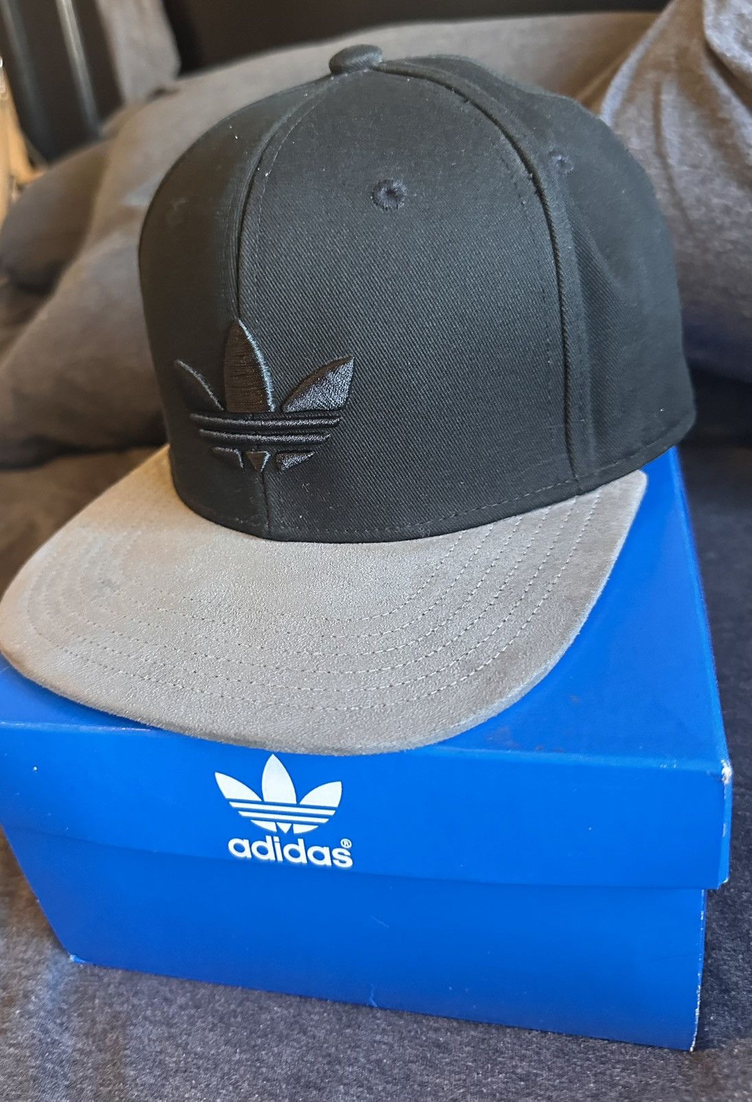 Adidas Adidas Snapback Grey Suede/Black Twill Flat Brim Size ONE SIZE - 1 Thumbnail