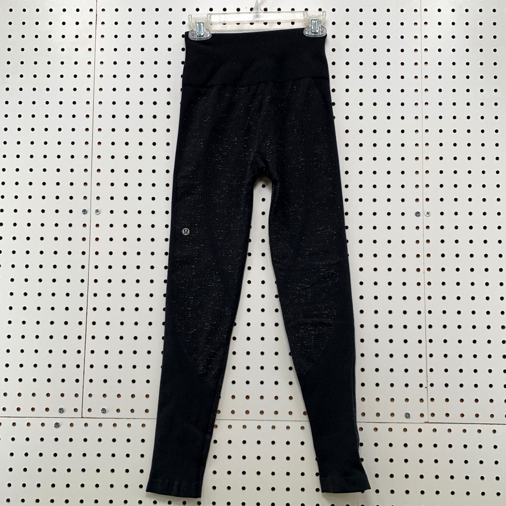 Lululemon Lululemon Free To Flow Crop Leggings Black Speckled Size 2 24.5 Womens Size 26" / US 2 / IT 38 - 6 Thumbnail