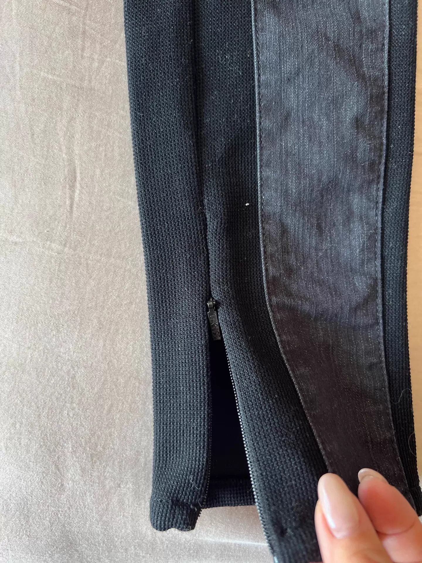 Versace VERSACE Black Jeans Women's 26 Hem Slit Worn Size 26" / US 2 / IT 38 - 2 Thumbnail