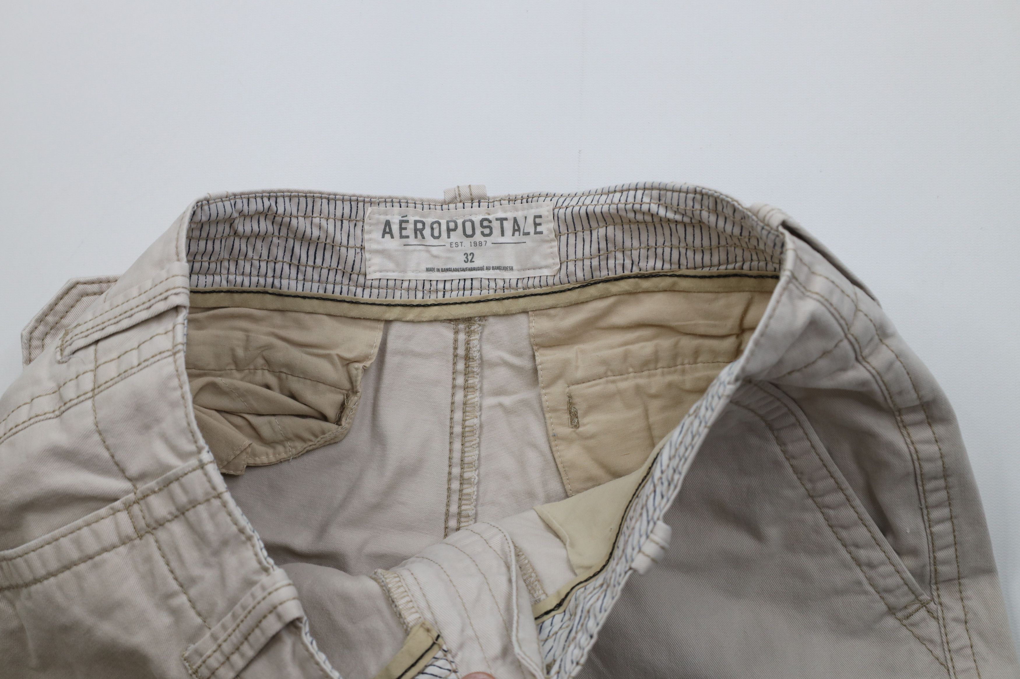 Aeropostale Vintage Y2K Aeropostale Heavyweight Cargo Shorts Beige Size US 32 / EU 48 - 8 Thumbnail