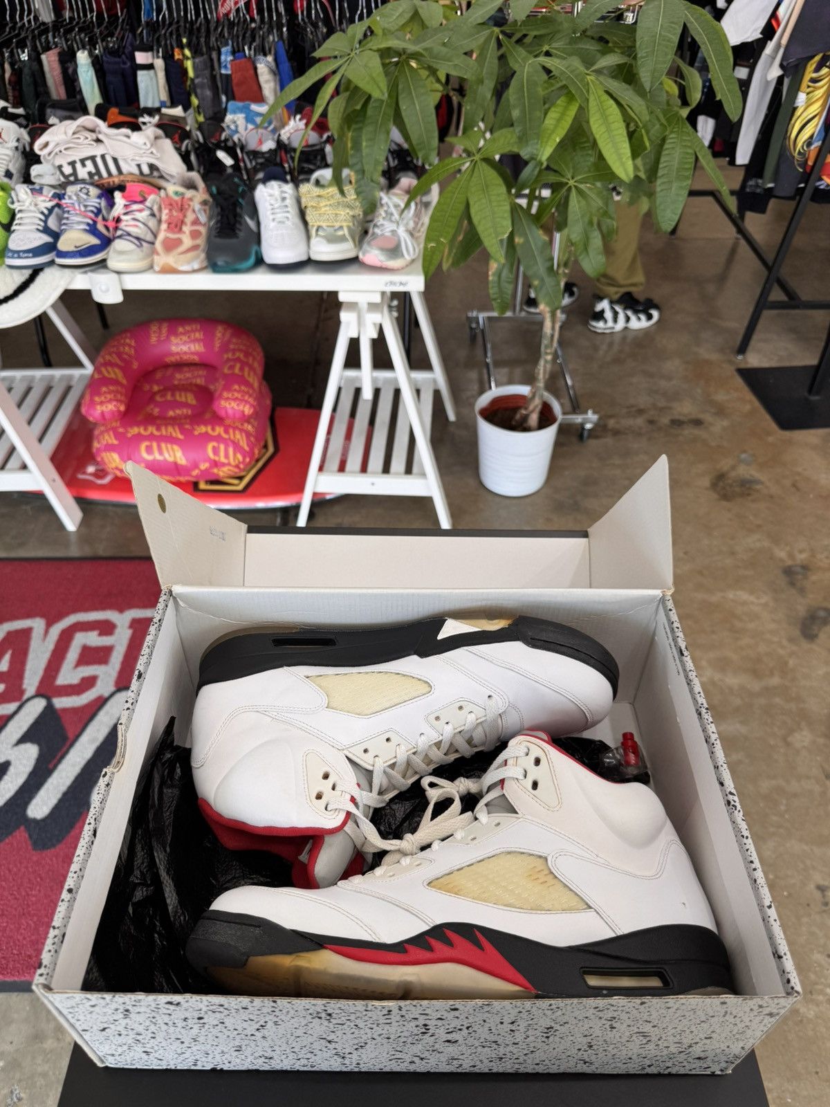 Jordan Brand Air Jordan 5 Fire Red Size 11.5 (2013) Size US 11.5 / EU 44-45 - 16 Thumbnail