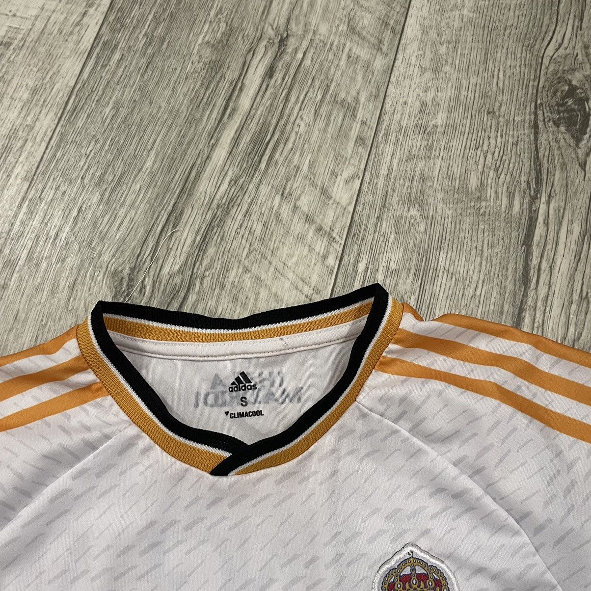 Adidas REAL MADRID FLY EMIRATES BELLINGHAM FOOTBALL SOCCER JERSEY Size US S / EU 44-46 / 1 - 3 Thumbnail