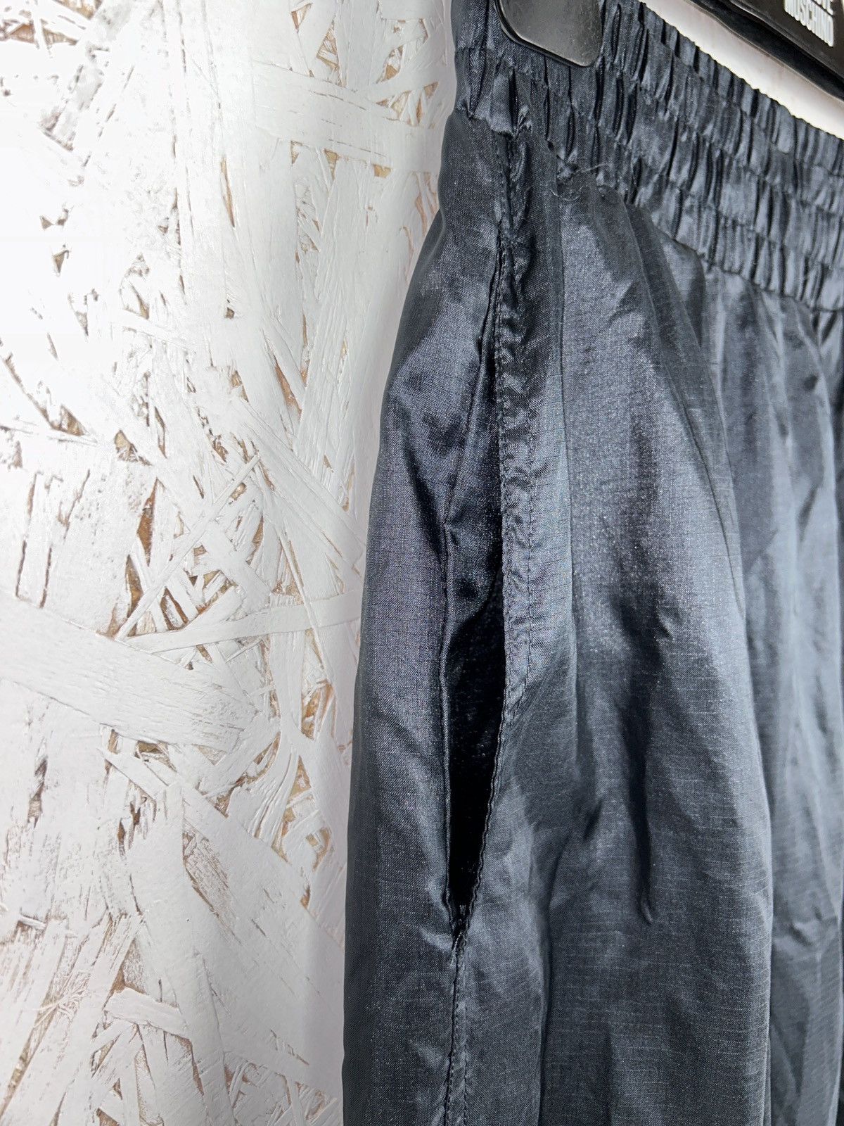 Nike 80s Vintage Nike Shiny Nylon Tracksuit Pants In Dark Grey Size US 34 / EU 50 - 4 Thumbnail