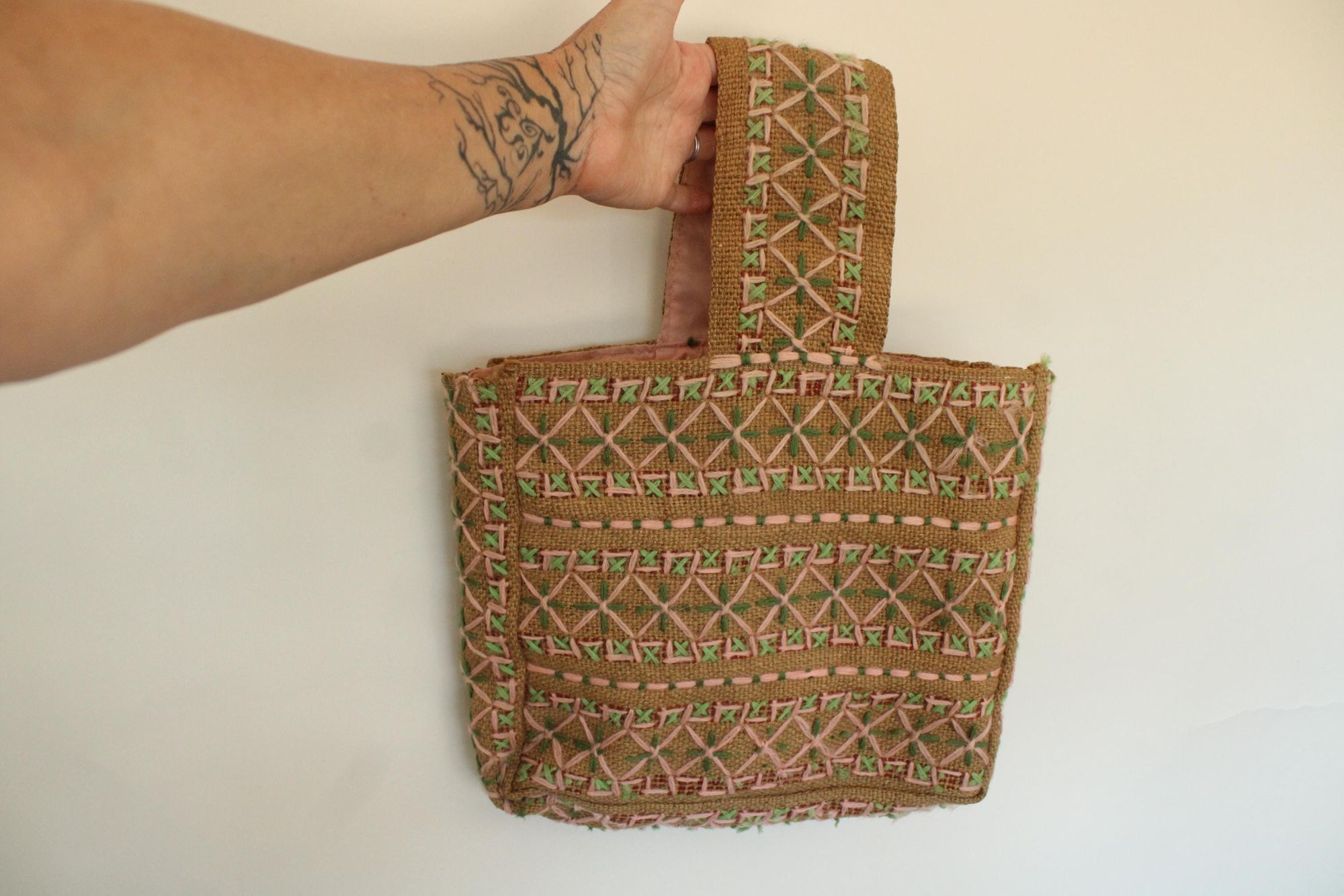 Vintage Vintage 1960s 1970s Bag, Embroidered Burlap Purse, Handled M Size ONE SIZE - 4 Thumbnail