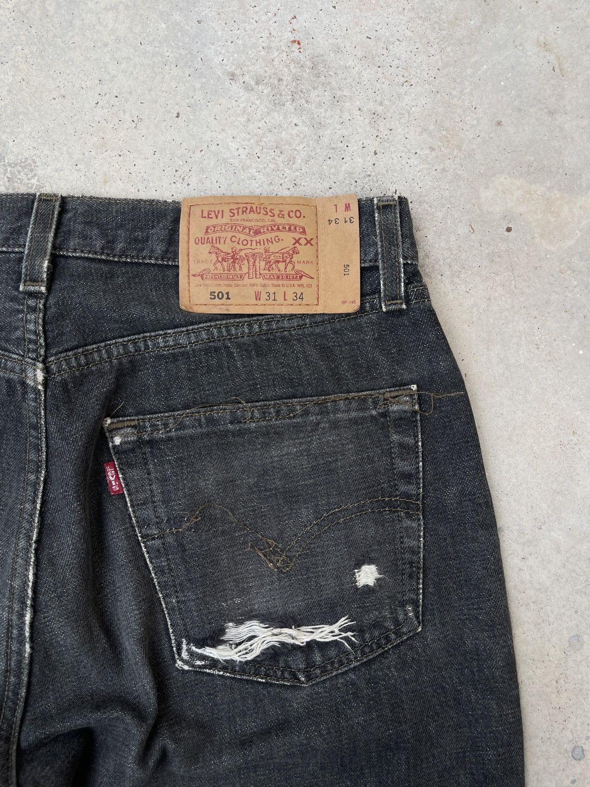 Levi's × Vintage Vintage 90s Levis 501 Faded Distressed Black Jeans Size US 31 - 7 Thumbnail
