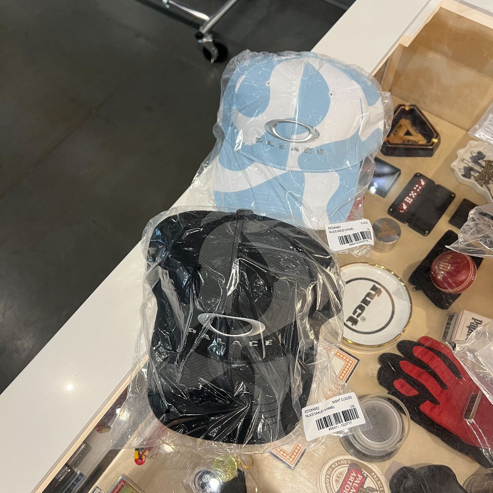Oakley × Palace Palace x Oakley 6-Panel Cloud Size ONE SIZE - 3 Thumbnail