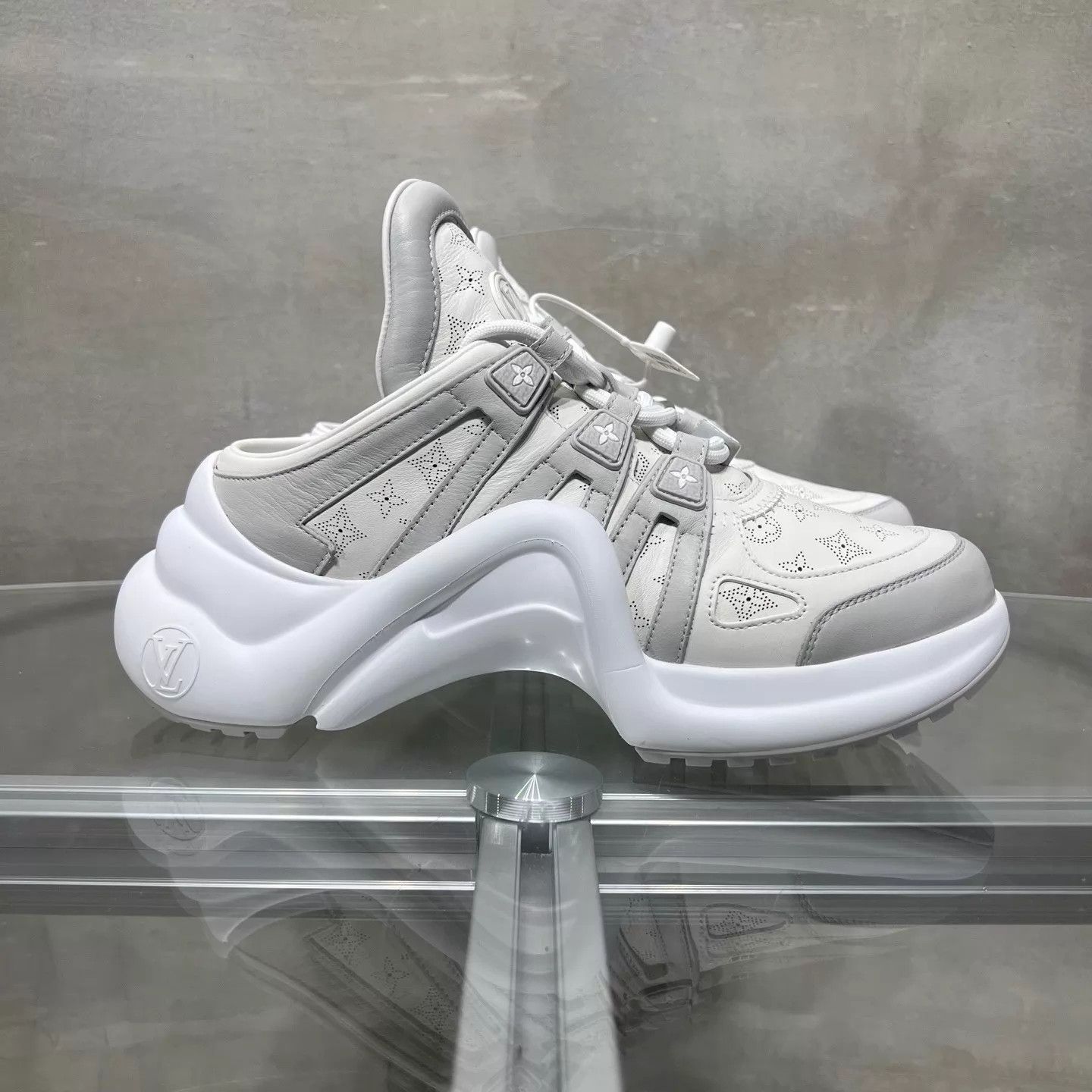 Louis Vuitton Louis Vuitton Archlight White Arch Print Dad Slide UK3/37 Size US 5.5 / IT 35.5 - 4 Thumbnail