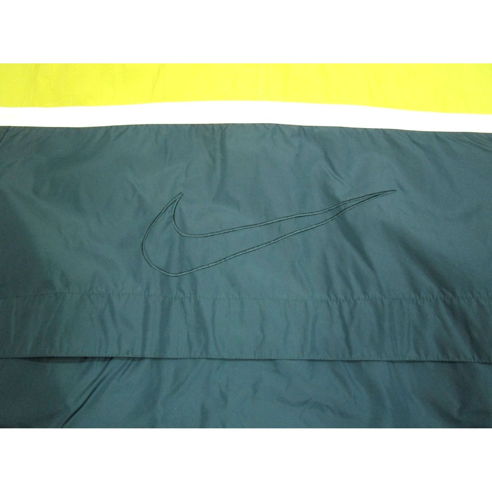 Nike Vintage Nike Jacket Men L Green Windbreaker 90s Logo Pockets Full Zip All Seasons Casual Sports Coat Size US L / EU 52-54 / 3 - 6 Thumbnail