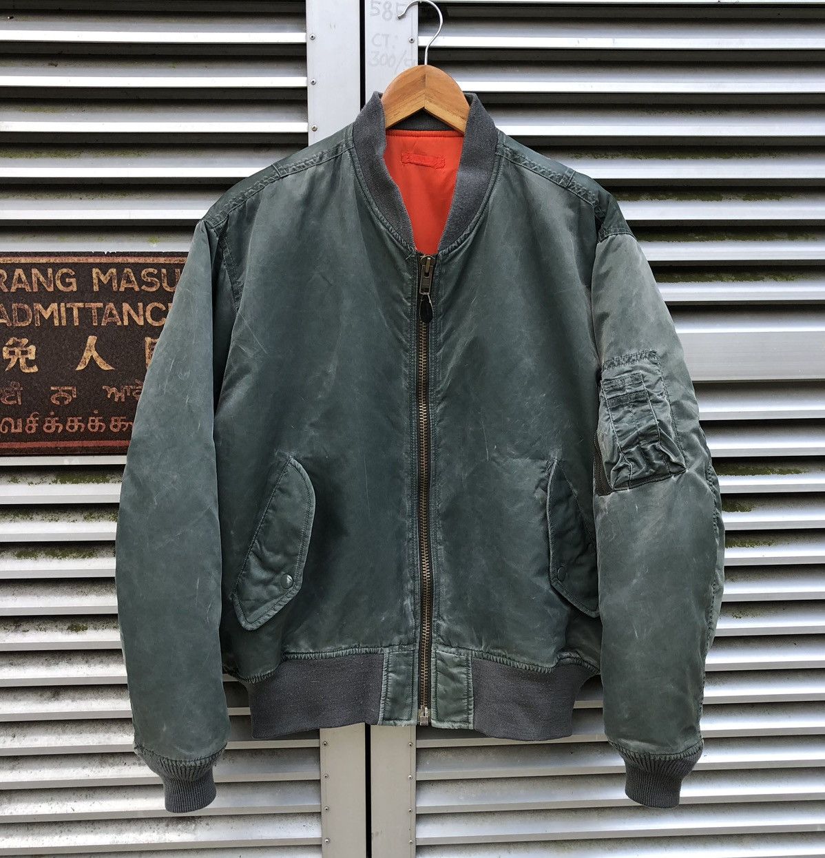 Vintage Vintage Sun Faded Ma-1 Bomber Jacket By Uniqlo Size US XL / EU 56 / 4 - 9 Thumbnail