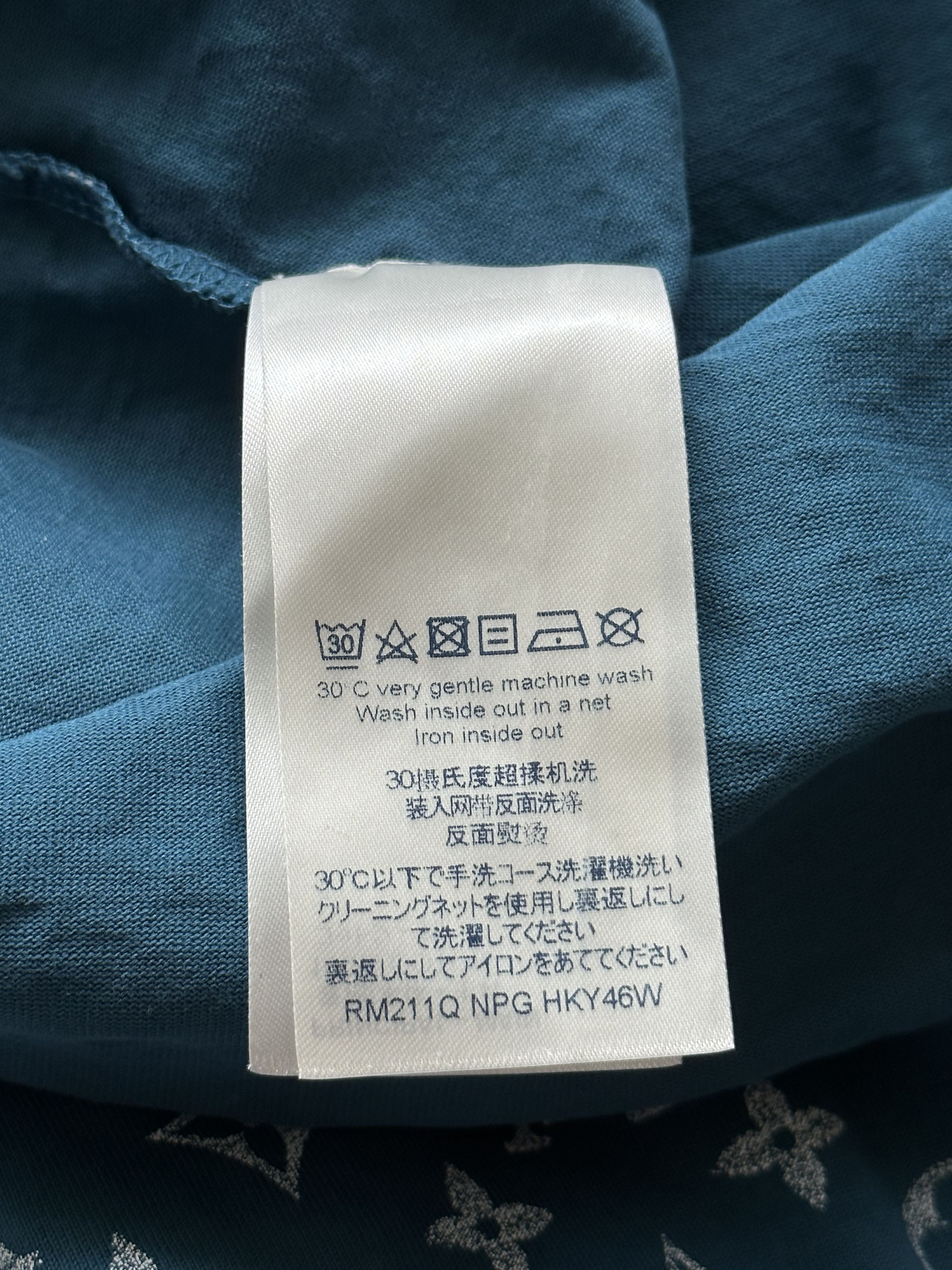 Louis Vuitton Louis Vuitton Blue & White Monogram Gradient T-Shirt Size US S / EU 44-46 / 1 - 6 Thumbnail