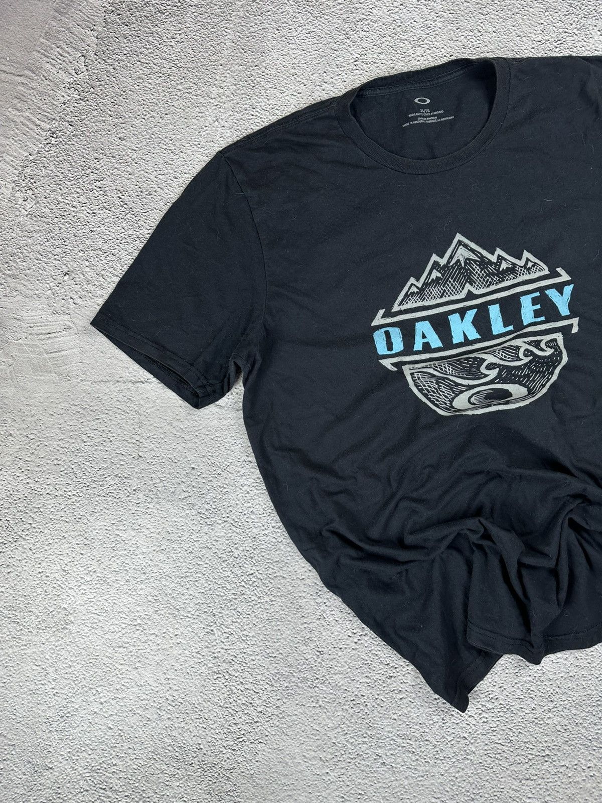 Oakley Vintage Oakley T-Shirt Big Logo Faded Y2K Japan Style Size US XL / EU 56 / 4 - 7 Thumbnail
