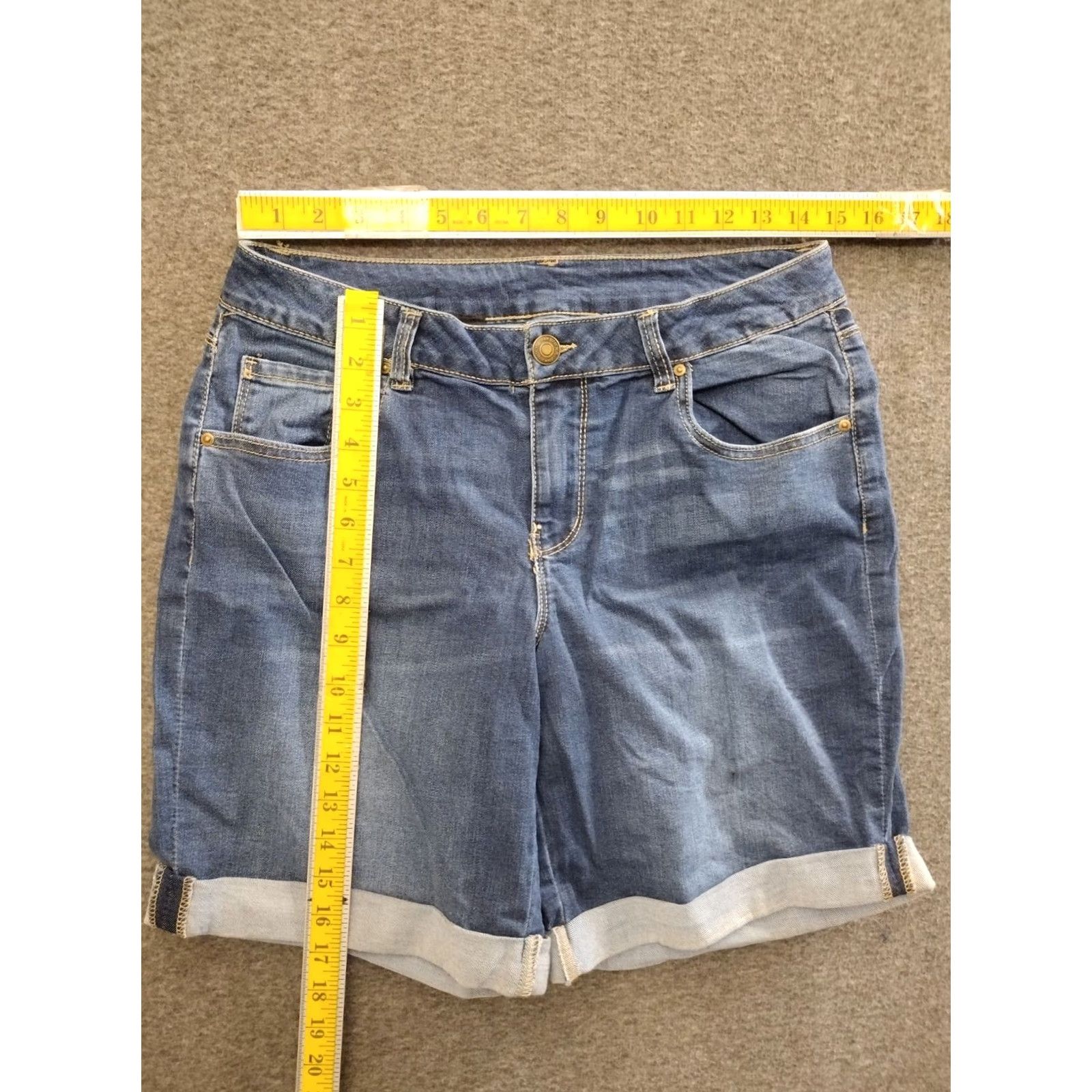 Vintage Cuffed Unbranded Light Blue Denim Shorts 8 Womens 7 Inseam 5-Pocket Relaxed Cotton Spandex Medium Wash Casual Summer Vintage: No Size 30" / US 8 / IT 44 - 4 Thumbnail