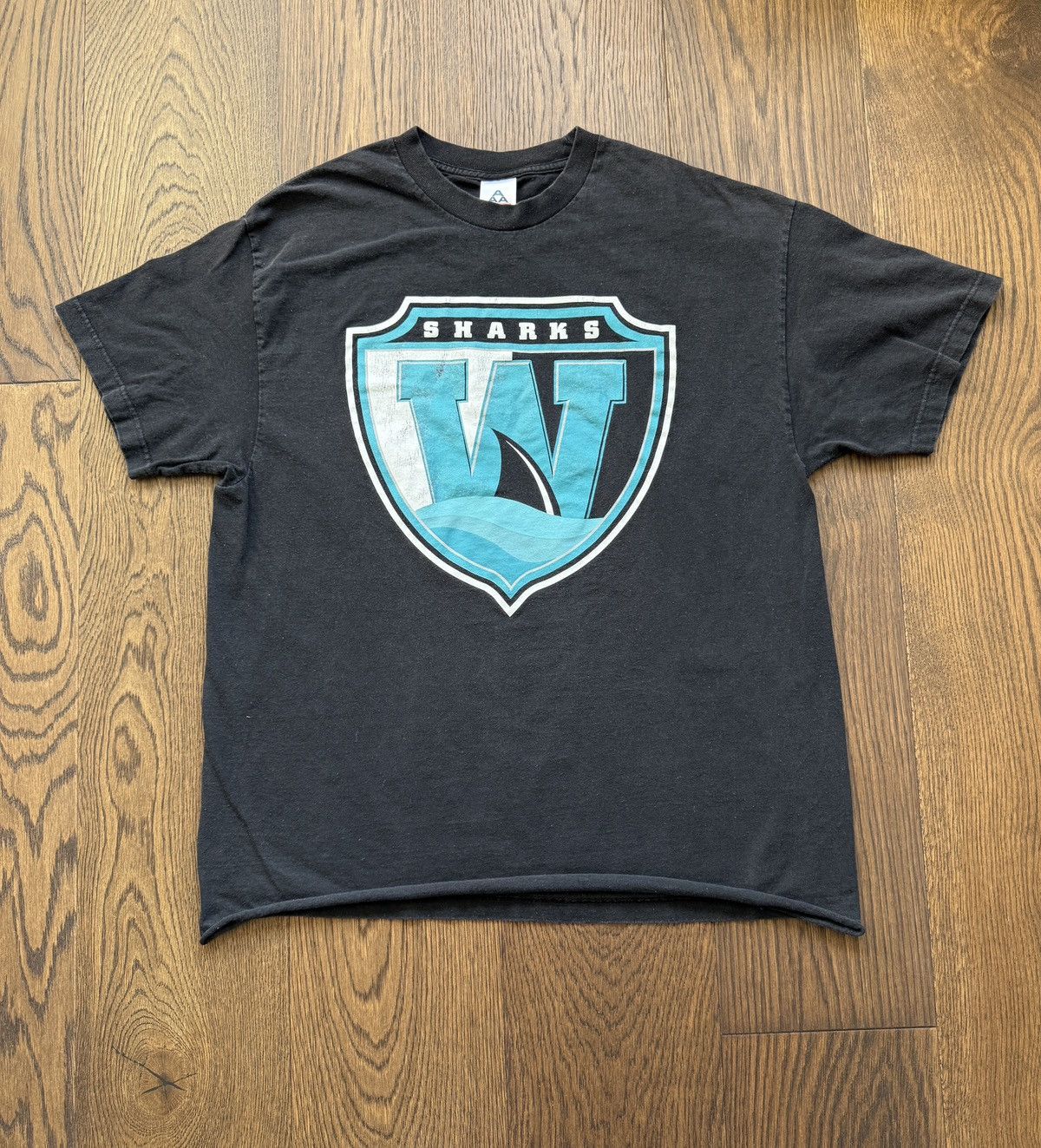 Vintage Vintage Y2K Worcester Sharks San Jose Hockey Graphic Tee Size US XL / EU 56 / 4 - 1 Thumbnail