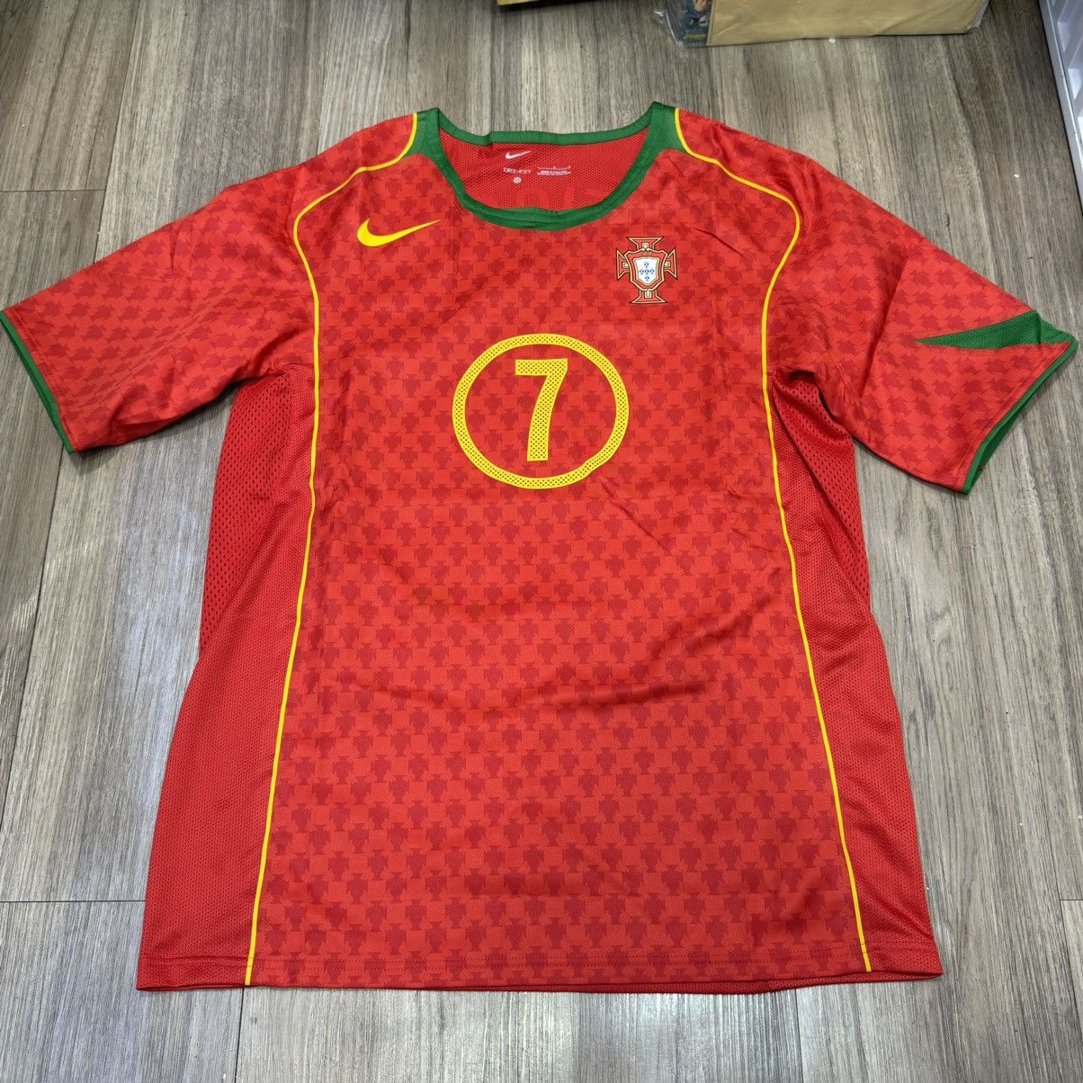 Nike Portugal 2004 retro home shirt #7 Figo Size US L / EU 52-54 / 3 - 1 Thumbnail