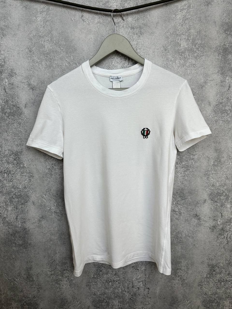 Dolce & Gabbana Dolce & Gabbana White T-Shirt Small Logo Crest Tee Slim Fit Size XS / US 0-2 / IT 36-38 - 1 Thumbnail