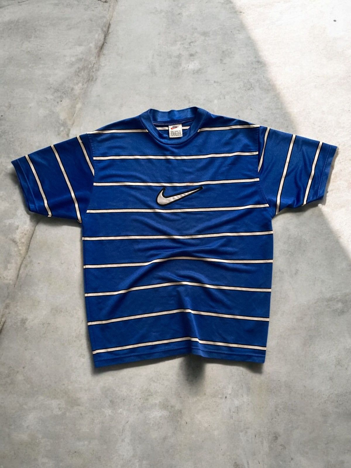 Nike Vintage nike striped central swoosh logo tee y2k drip opium Size US S / EU 44-46 / 1 - 1 Thumbnail