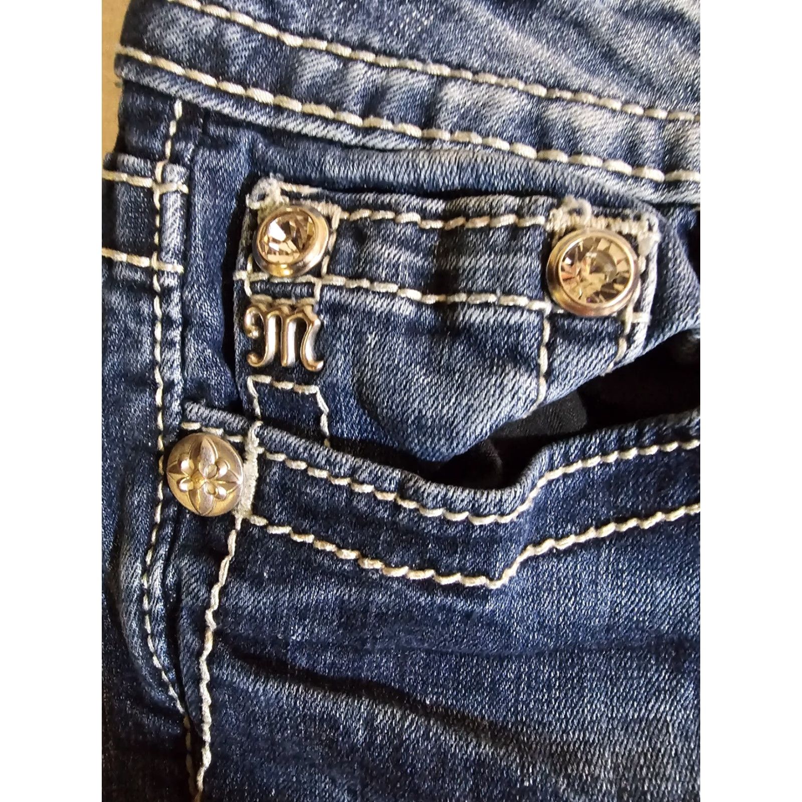 Miss Me Miss Me Signature "Standard Skinny" Medium Wash Denim Jeans Size 26 Inseam 31.5 Size 26" / US 2 / IT 38 - 4 Thumbnail