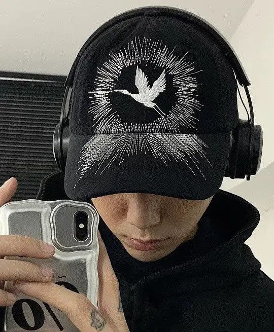 Japanese Brand Furuya x Miku Avant garde fashion crane embroidered ball cap Size ONE SIZE - 2 Thumbnail