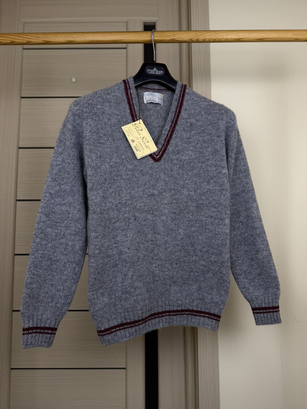 Other Vintage Peter Scott wool gray V sweater size S (37/97) Size US S / EU 44-46 / 1 - 2 Thumbnail