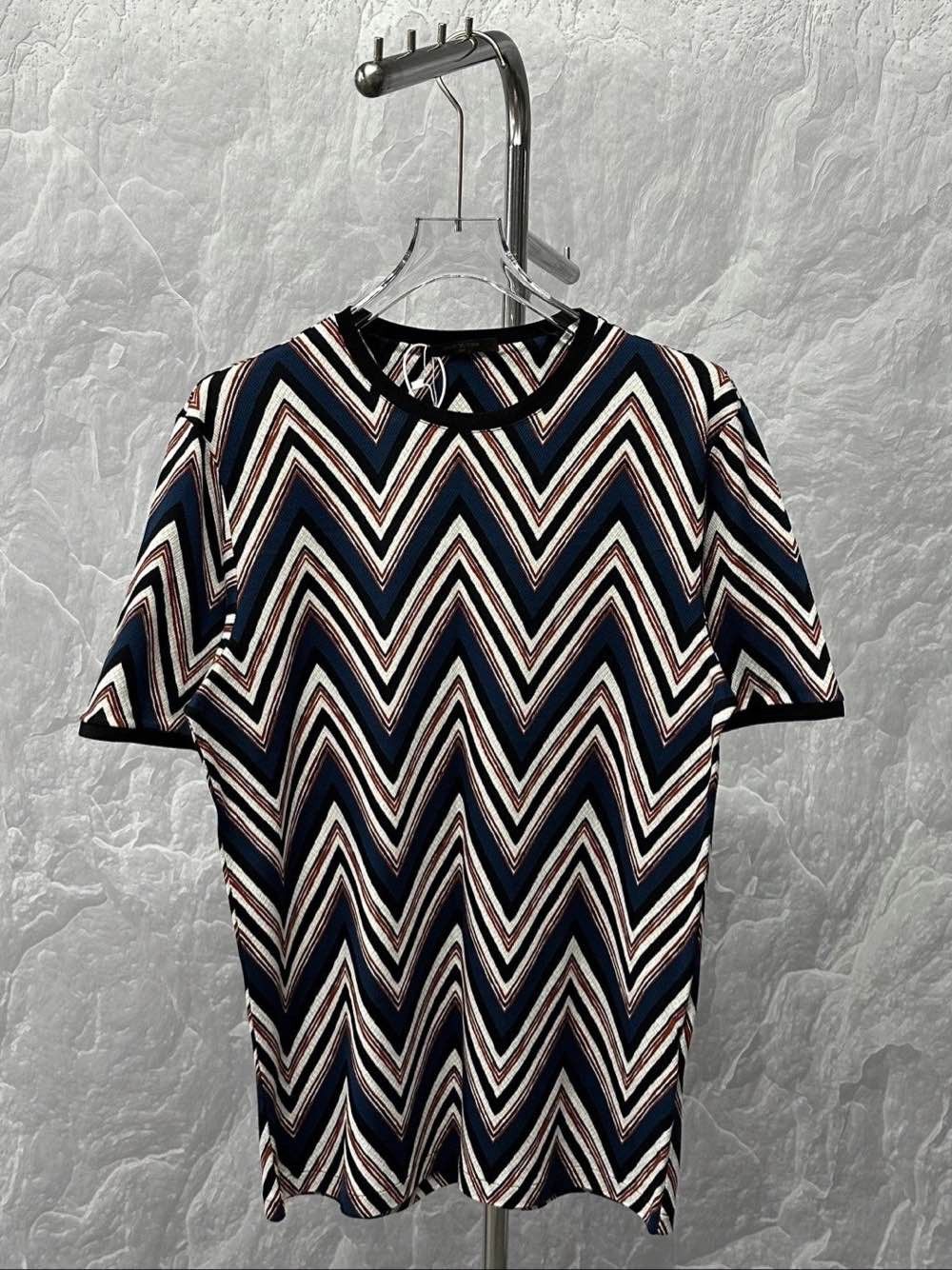 Louis Vuitton Louis Vuitton Zigzag Knit T-Shirt Size XL Size US XL / EU 56 / 4 - 1 Thumbnail