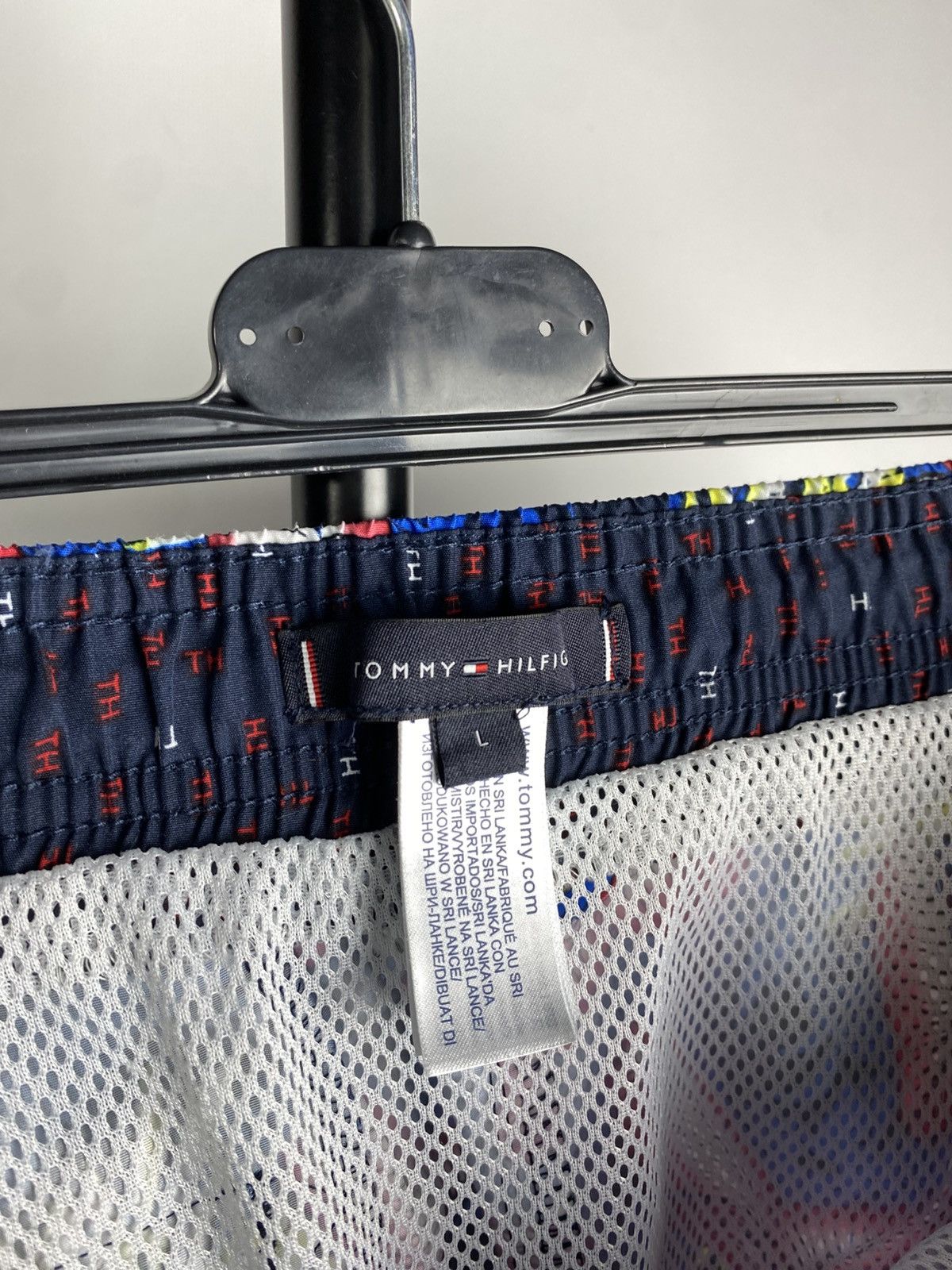 Tommy Hilfiger × Vintage Vintage 00s Tommy Hilfiger OVER PRINT Surf style Shorts Size US 34 / EU 50 - 8 Thumbnail