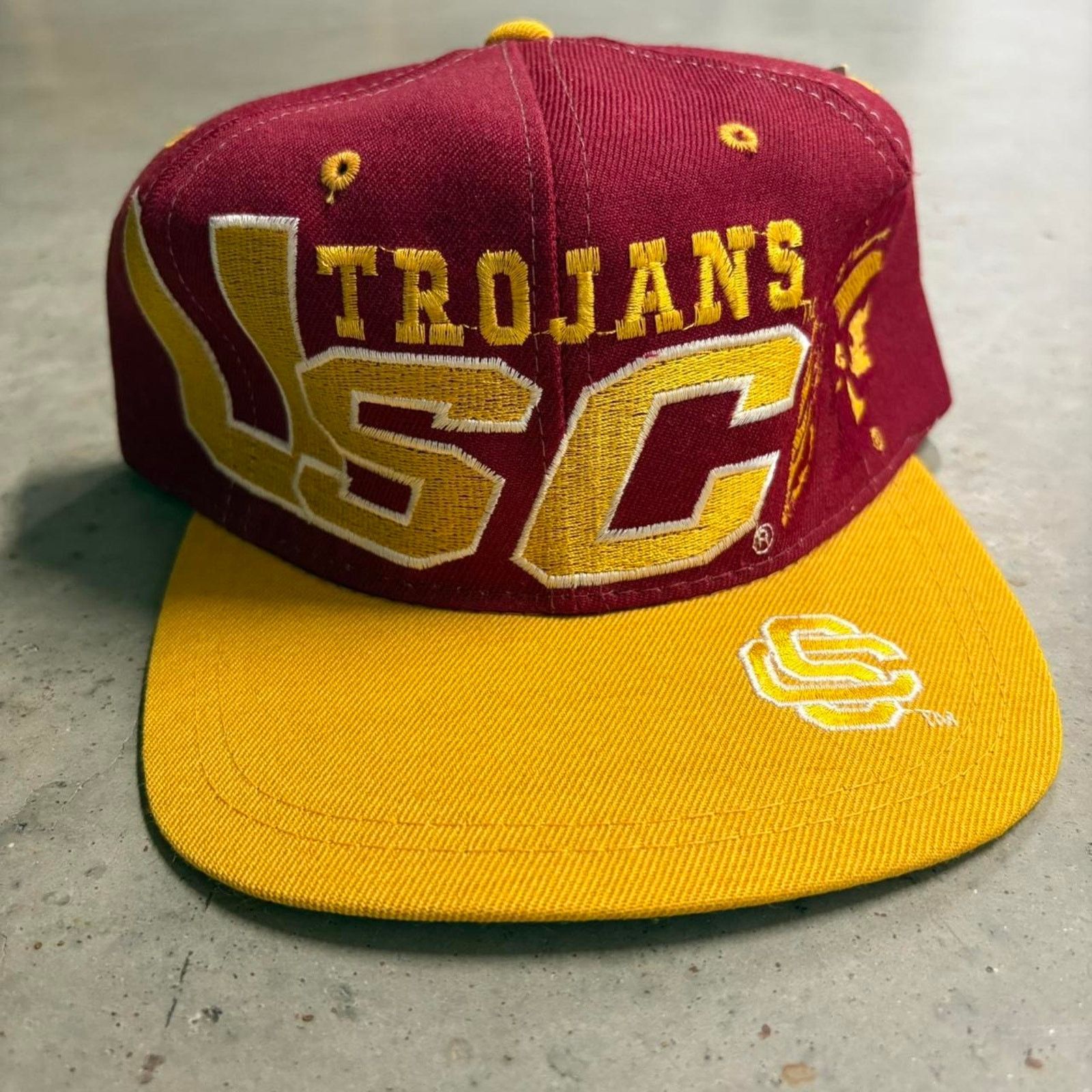 Colosseum Athletics × NCAA × Vintage Crazy NWT Vintage 90s Colosseum Athletics USC Trojans Hat Size ONE SIZE - 2 Thumbnail