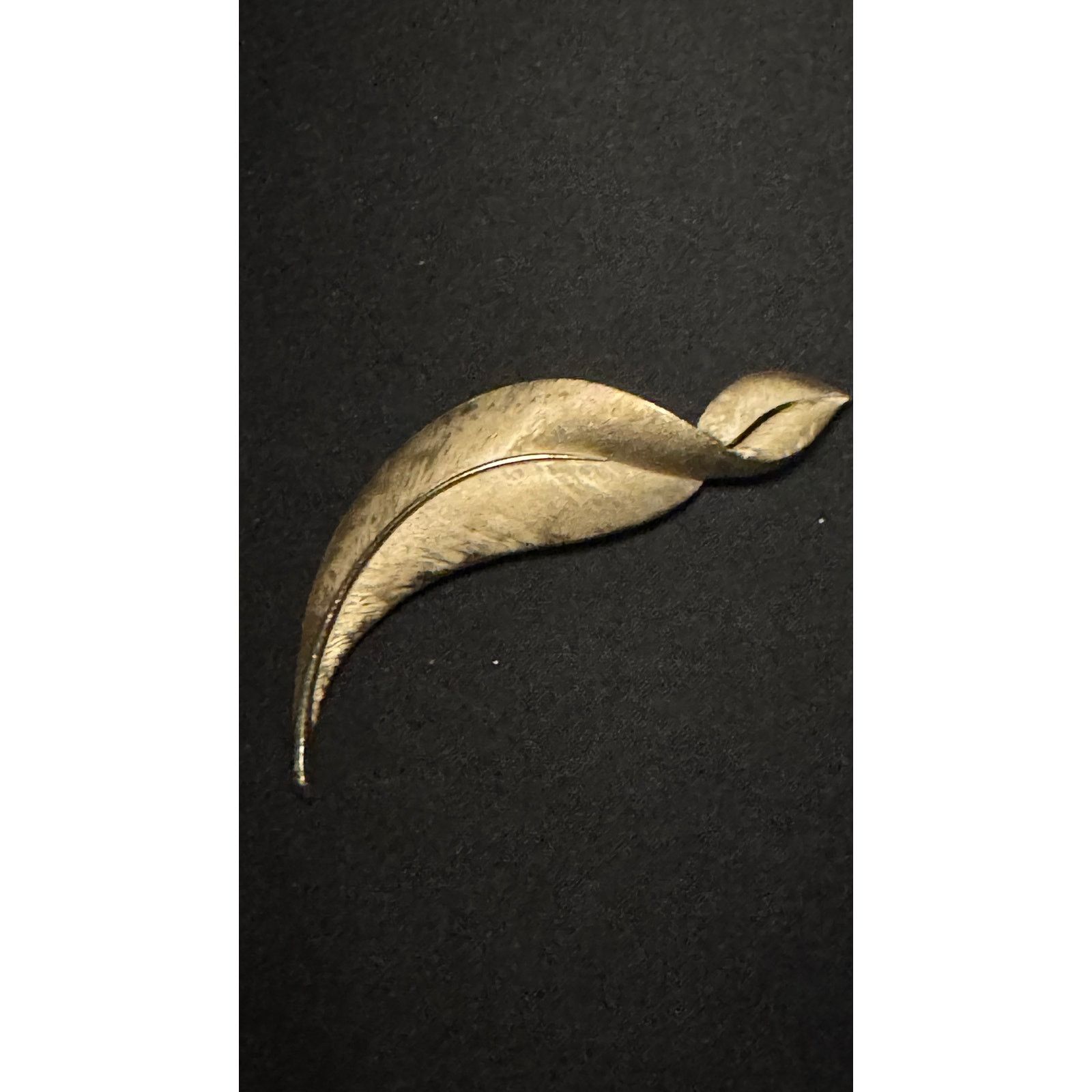 Other Vintage Crown Trifari Gold Tone Leaf Brooch Size ONE SIZE - 2 Thumbnail
